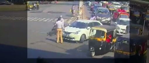Try to hit car to traffic police in thane  लायसन्स नसल्यानं पोलिसाच्या अंगावर गाडी घातली, गुन्हा दाखल