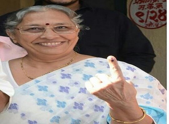 Dhule Municipal Elections 2018 | Anil Gote's wife Hema Gote won धुळे महापालिका | अनिल गोटे यांची पत्नी हेमा गोटे विजयी