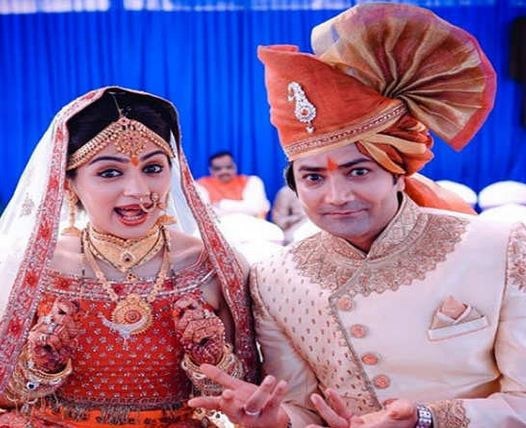 Actor Aniket Vishwasrao marries Actress Sneha Chavhan अभिनेता अनिकेत विश्वासराव विवाहबंधनात