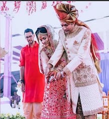 अनिकेत विश्वासराव-स्नेहा चव्हाणच्या लग्नाची क्षणचित्रं