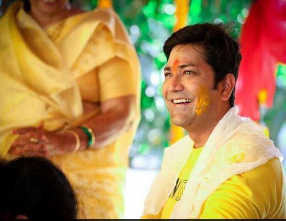 स्नेहाने अनिकेतच्या हळदीचे फोटो इन्स्टाग्रामवर शेअर केले आहेत.