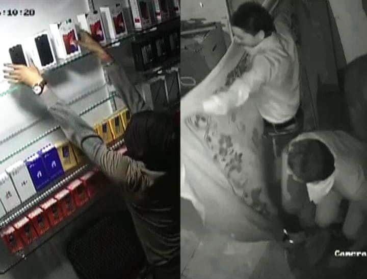 chadar gang active in Ulhasnagar, thief robbed mobile phone worth rupees 46 lakhs चादर गँगचा धुमाकूळ, दुकान फोडत उल्हासनगरात लाखोंचे मोबाईल लंपास