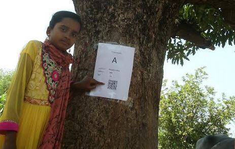 वृक्षसंवर्धनासाठी QR कोड, झेडपीच्या गुरुजींना नॅशनल जियोग्राफिकचा पुरस्कार QR code for tree conservation, ZP Teacher got National Geographic award वृक्षसंवर्धनासाठी QR कोड, झेडपीच्या गुरुजींना नॅशनल जियोग्राफिकचा पुरस्कार