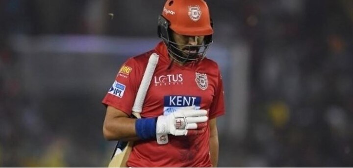 IPL Auction 2019 : Yuvraj Singh will play for Mumbai Indians next year IPLAuction2019: 16 कोटींची बोली लागलेल्या युवराजसिंगचा भाव गडगडला