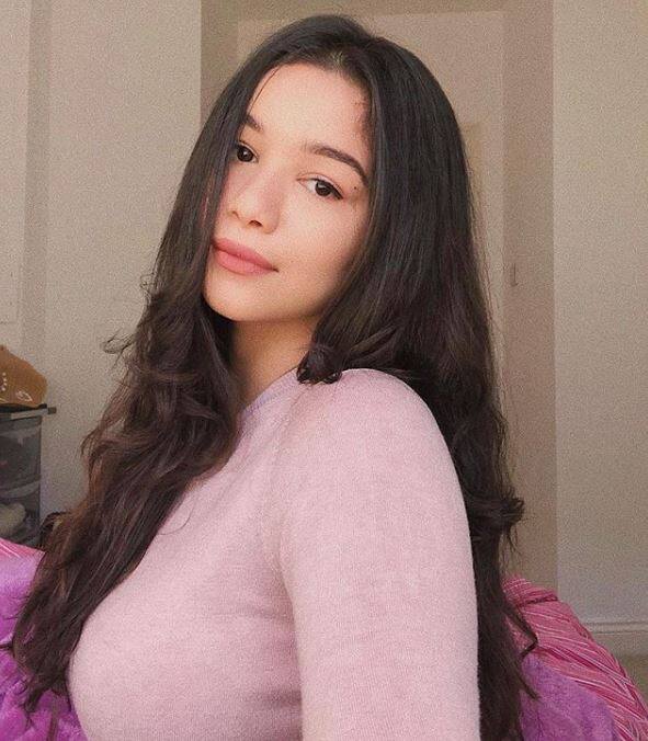 इन्स्टाग्रामवर सारा तेंडुलकर बऱ्याचदा मैत्रिणींसोबतचे फोटो पोस्ट करते.