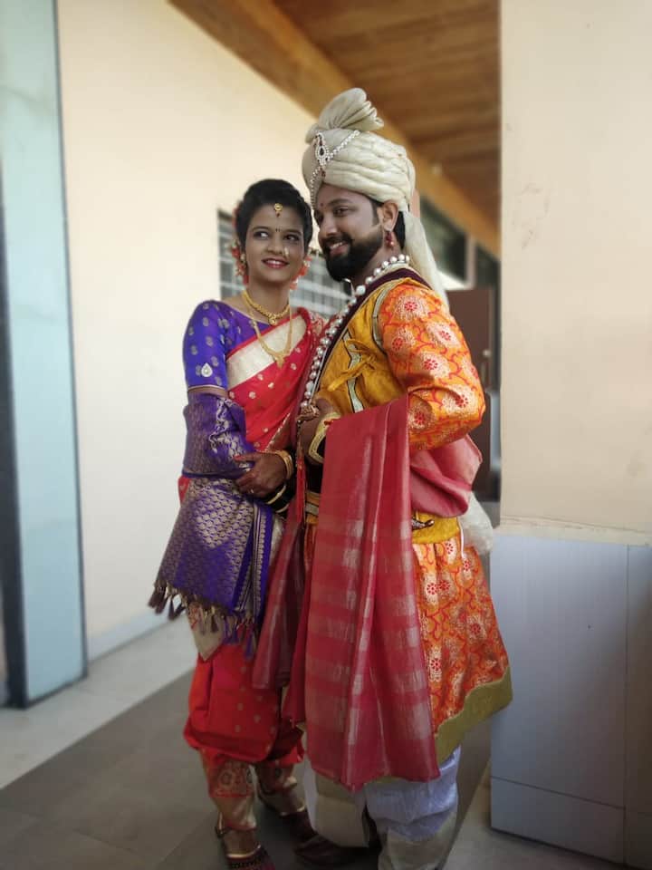 वराने संभाजी महाराज आणि वधूने येसूबाई यांची वेशभूषा धारण केली होती.