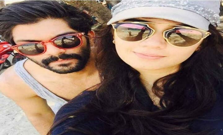 राज ठाकरेंची कन्या उर्वशी आणि मिताली चांगल्या मैत्रिणी आहे. काही वर्षांपूर्वी त्यांनी 'द रॅक' हा कपड्यांचा ब्रॅण्ड लॉन्च केला होता.