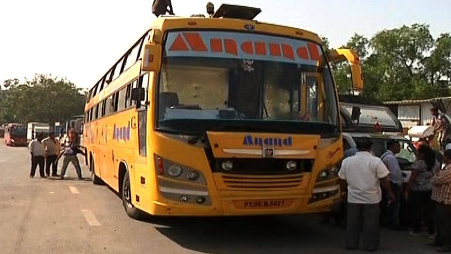 नाताळ, न्यू इअरच्या तोंडावर खासगी बसची भाडेवाढ Private bus fare increases in Christmas and New Year नाताळ, न्यू इअरच्या तोंडावर खासगी बसची भाडेवाढ