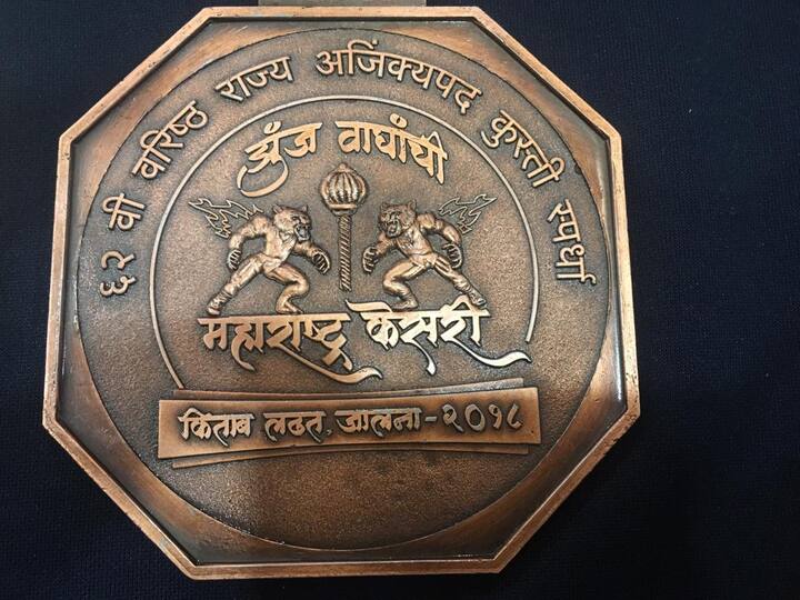 पुण्याचा अभिजीत कटके की बुलडाण्याचा बाला रफिक शेख 'महाराष्ट्र केसरी' होणार याची उत्सुकता महाराष्ट्रातील कुस्तीशौकिनांना लागली आहे. जालन्याच्या आझाद मैदानात आज सायंकाळी या प्रश्नाचं उत्तर नक्की मिळेल.