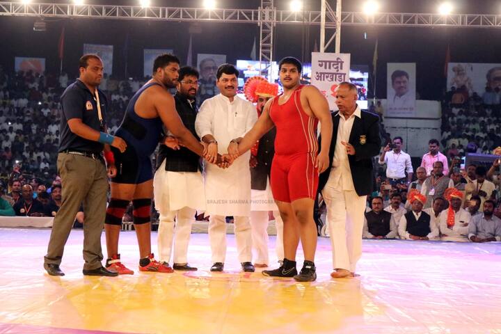 विजयानंतर आपला किताब हिंदकेसरी पैलवान गणपतराव आंदळकरांना समर्पित केला.