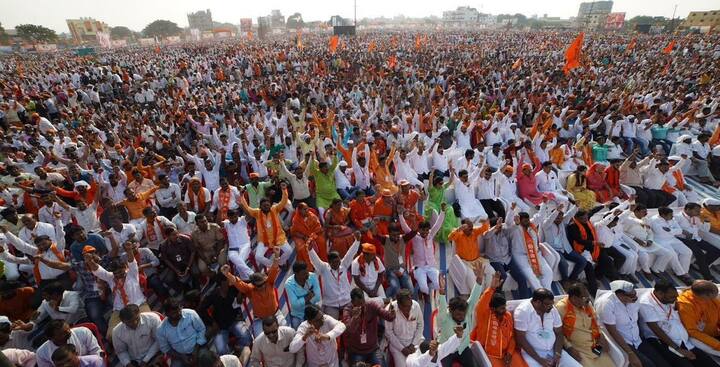 ज्यांनी माझ्या जनतेचं वाकडं केलं त्यांचं आम्ही वाकडं करणार, असा इशाराच देताना युती करायची की नाही हे जनता ठरवेल, असे उद्धव ठाकरे यावेळी म्हणाले.