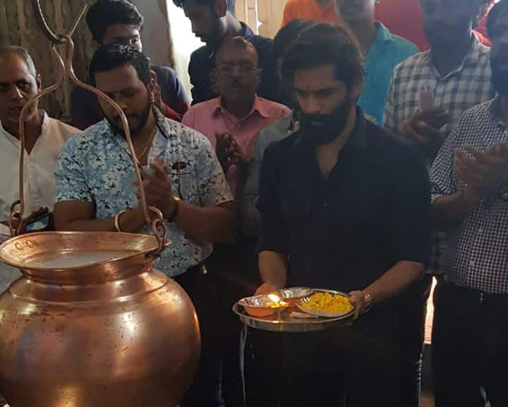 अमित ठाकरे यांनी श्री गंगा देवस्थान, वाफे येथे भगवान शंकराची यथासांग पूजा केली. 