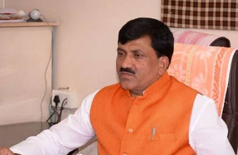 मंत्री लोणीकरांकडून तक्रारकर्त्याला धमक्या, काँग्रेसकडून राजीनाम्याची मागणी मंत्री लोणीकरांकडून तक्रारकर्त्याला धमक्या, काँग्रेसकडून राजीनाम्याची मागणी