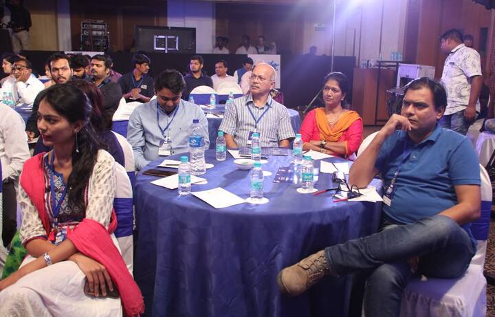 ब्लॉगर्सनी माझा महाराष्ट्र डिजिटल महाराष्ट्र कार्यक्रमात सक्रीय सहभाग नोंदवून वेगवेगळ्या सत्रांचा आनंदही लूटला.