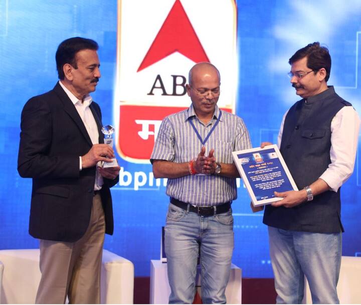 ब्लॉगर नितीन साळुंखे यांचाही उत्तेजनार्थ पारितोषिक देऊन गौरव करण्यात आला.