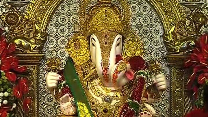 2018 या वर्षात तब्बल तीनवेळा अंगारकी संकष्ट चतुर्थी आली आहे. मंगळवारी येणाऱ्या संकष्टीदिवशी अंगारक योग समजला जातो. भाविक या संकष्टीची आतुरतेने वाट पाहात असतात.
