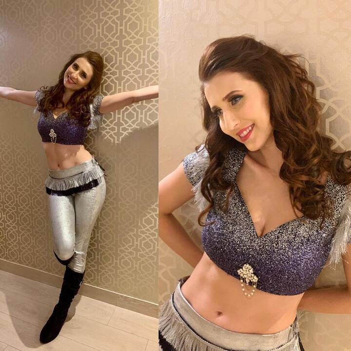 क्लॉडिया सिएस्ला : सलमानचे नाव पोलंडमधील मॉडेल क्लॉडिया सिएस्ला हिच्यासोबतही जोडले गेले. परंतु हे नाते फार काळ टिकले नाही. क्लॉडियाने अक्षय कुमारच्या खिलाडी 786 चित्रपटात 'बलमा' हे आयटम साँग केले आहे. तसेच 'क्या कूल है हम' चित्रपटात शकुंतलाची भूमिका केली होती. 