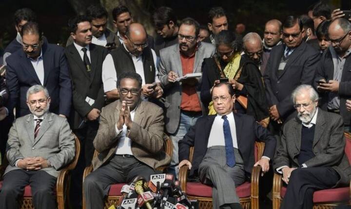  सर्वोच्च न्यायालयाच्या चार न्यायाधीशांनी 12 जानेवारीला पत्रकार परिषद घेतली. ही घटना देशातील ऐतिहासिक घटना होती. पत्रकार परिषद घेईन न्यायमूर्ती जस्ती चेलामेश्वर, रंजन गोगई (आताचे मुख्य सरन्यायाधीश), मदन बी लोकुर आणि जस्टिस कुरियन जोसेफ यांनी नाराजी व्यक्त केली होती. 