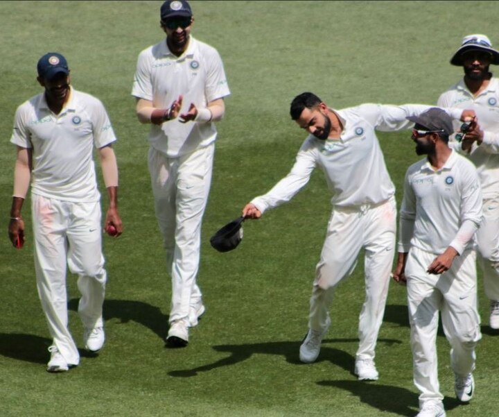 क्रिकेट ऑस्ट्रेलियाने टीम इंडियाचा कर्णधार विराट कोहली आणि जलद गोलंदाज जसप्रीत बुमराह यांचा आपल्या 'टीम ऑफ द ईयर'मध्ये समावेश केला आहे. 