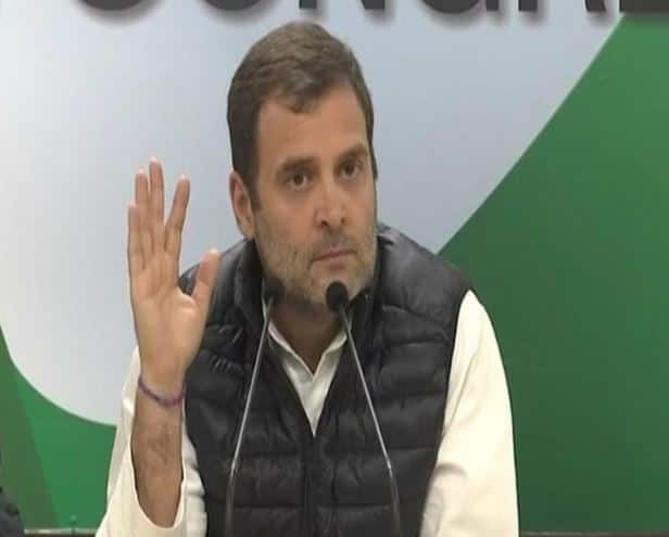 राफेलच्या मुद्द्यावर मोदींनी 20 मिनिटं चर्चा करावी : राहुल गांधी Rahul Gandhi challenges PM Narendra Modi to discuss on Rafael Deal for 20 minutes राफेलच्या मुद्द्यावर मोदींनी 20 मिनिटं चर्चा करावी : राहुल गांधी