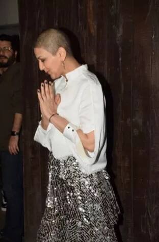 नुकतीच सोनाली बेंद्रे अमेरिकेहून कॅंसरचा उपचार घेऊन परत आली आहे