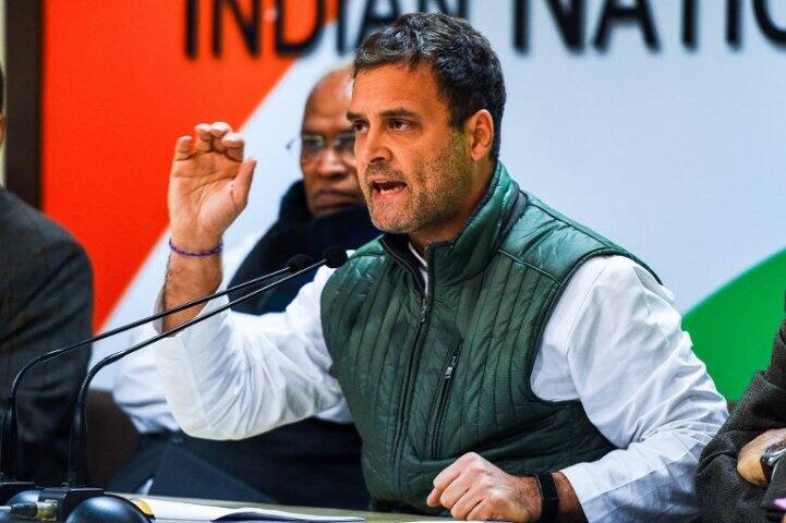 pm narendra modi is incompetent man who listens to nobody Says Rahul Gandhi नरेंद्र मोदी बिनकामाचे : राहुल गांधी
