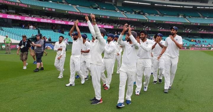 या ऐतिहासिक विजयानंतर भारतीय संघाने मैदानावर तुफान जल्लोष केला. टीम इंडियाचा कर्णधार विराट कोहलीने चषक घेतल्यानंतर खेळाडूंनी मैदानात आनंदोत्सव साजरा केला.