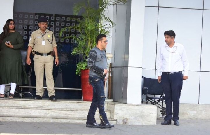 यंदा सलमान, अरहान आणि युलियाने गोव्यात नववर्षाचं स्वागत केलं. (फोटो : मानव मंगलानी)