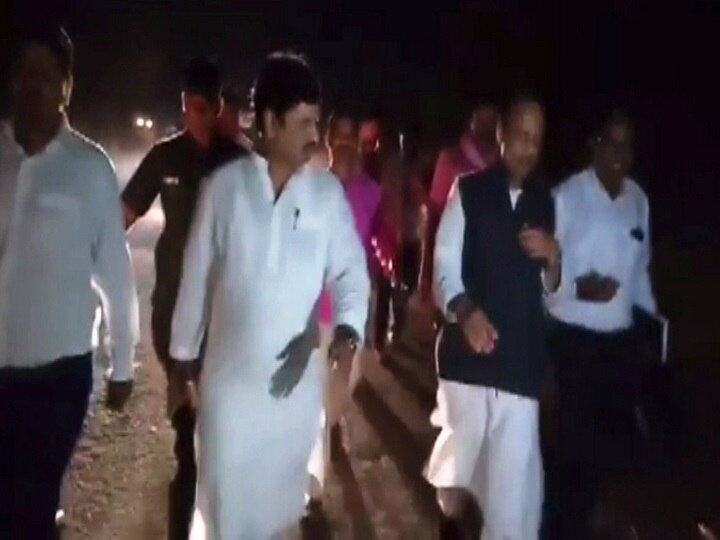 Raigad : NCP leader Ajit Pawar and Dhananjay Munde's 6 km night walk अजित पवार आणि धनंजय मुंडे यांचा 6 किमी नाईट वॉक