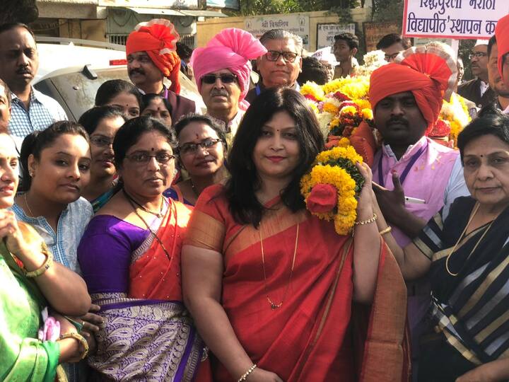 महिलांनीदेखील पालखीला खांदा दिला