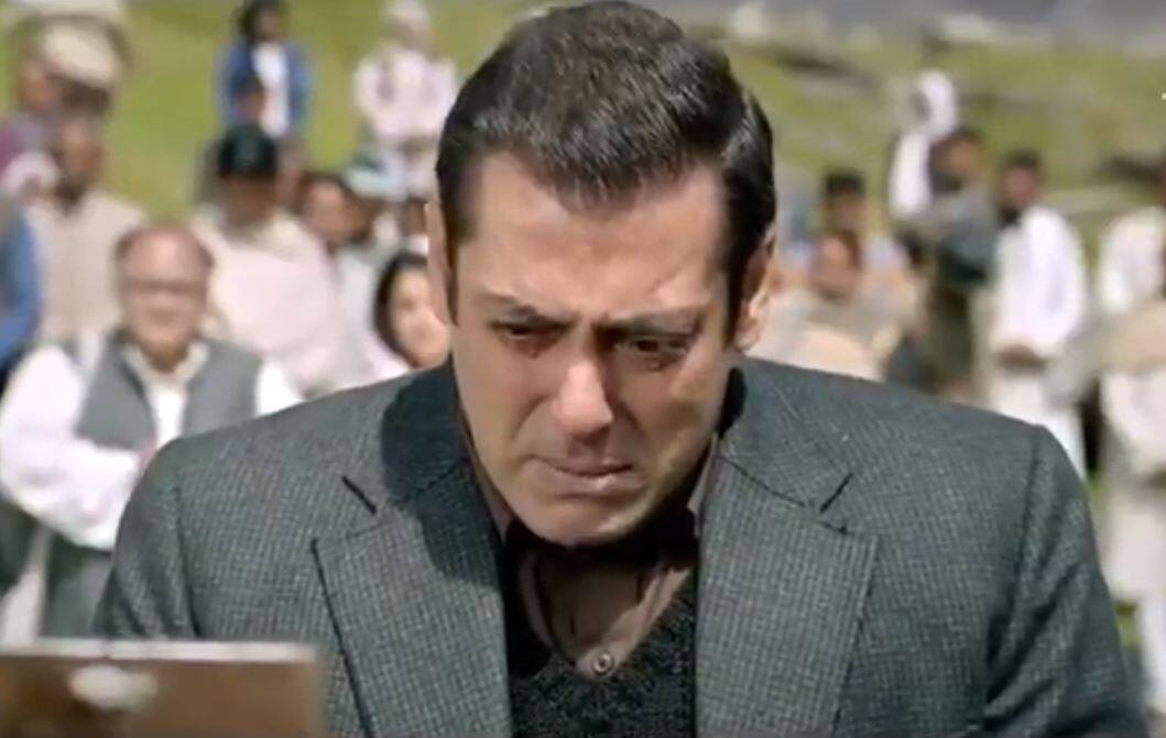 'रेस 4' मधून सलमान बाहेर, 'हा' अभिनेता मुख्य भूमिकेत Salman Khan OUT, Saif Ali Khan IN for Race 4 'रेस 4' मधून सलमान बाहेर, 'हा' अभिनेता मुख्य भूमिकेत