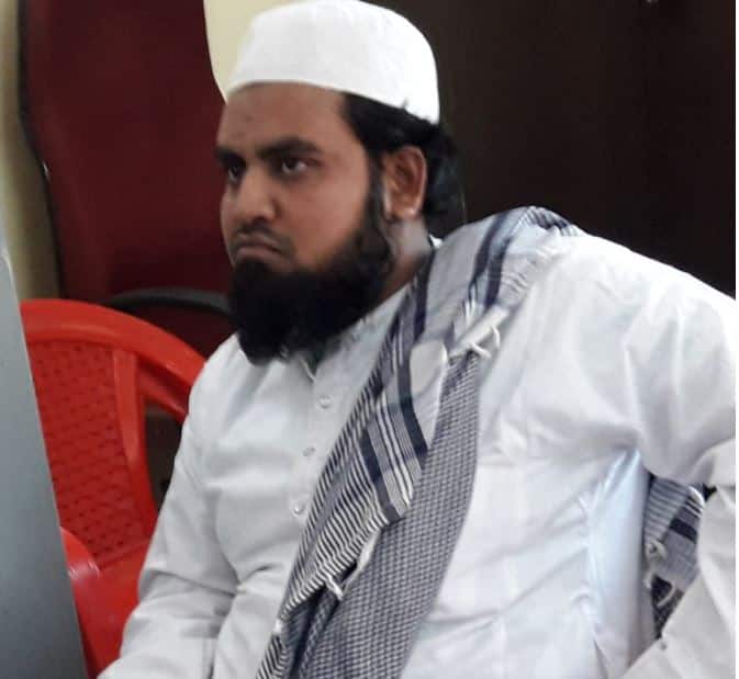 धर्मांतर करुन टांझानियाला निघालेला लातूरचा तरुण अटकेत man arrested in latur for carry fake passport धर्मांतर करुन टांझानियाला निघालेला लातूरचा तरुण अटकेत