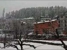 बर्फच बर्फच चोहीकडे.... मनालीत अफलातून बर्फवृष्टी