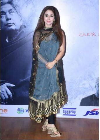 उर्मिला मातोंडकरही ट्रेडिशनल वेशभूषेत या कार्यक्रमात उपस्थित होती.