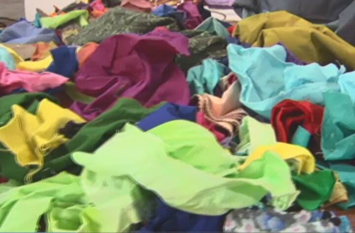 क्विल्टमध्ये अगदी 3 मिमी इतक्या लहान कपड्यांच्या तुकड्याचा समावेश आहे. राज्याभिषेकाच्या पेंटिंगप्रमाणे हुबेहूब कलाकृती या गोधडीमध्ये रेखीव स्वरुपात साकारली आहे. प्रत्येक गोष्ट याठिकाणी अत्यंत बारकाईने जोडण्यात आली आहे.