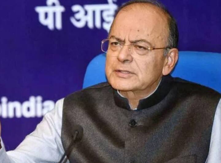 केंद्रीय मंत्री अरुण जेटलीही आजारी आहेत. कॅन्सरचं निदान झाल्यावर ते उपचारांसाठी अमेरिकेला रवाना झाले आहे. त्याआधी 14 मे 2018 रोजी त्यांच्यावर किडनी ट्रान्सप्लांट शस्त्रक्रिया करण्यात आली. त्यांच्या गैरहजेरीत अर्थमंत्रालयाचा अतिरिक्त भार रेल्वेमंत्री पियुष गोयल यांच्याकडे सोपवण्यात आली आहे. 