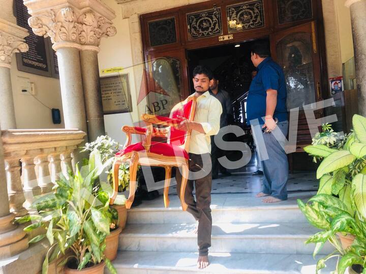 शिवाजी पार्कवरील महापौर बंगल्याच्या जागेवर लवकरच बाळासाहेब ठाकरे यांचं स्मारक बांधण्यात येणार आहे. या स्मारकाच्या भूमिपूजनाला पंतप्रधान नरेंद्र मोदींसह अनेकांची उपस्थित राहण्याची इच्छा असल्याचं महापौर म्हणाले. 