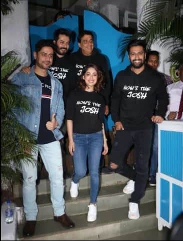 'उरी द सर्जिकल स्ट्राइक' हा चित्रपट प्रेक्षकांच्या पसंतीस उतरला आहे. या चित्रपटाने पाच दिवसात तब्बल 55 कोटी रुपयांची कमाई केली आहे. चित्रपटाच्या याच यशाच्या निमित्ताने पार्टीचं आयोजन करण्यात आलं होतं. या पार्टीत चित्रपटातील कलाकारांसह इतर कलाकारही उपस्थित होते. 