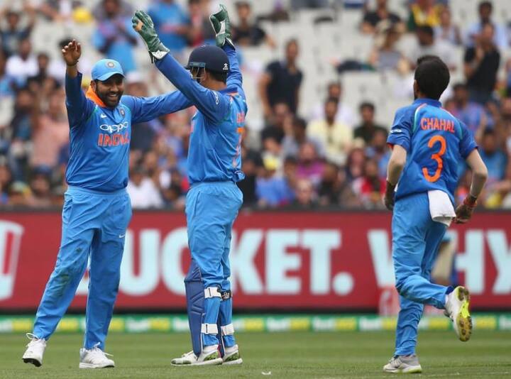 चहलने 42 धावांमध्ये 6 विकेट्स घेतल्या. ऑस्ट्रेलियाविरोधात ऑस्ट्रेलियातच वनडेमध्ये सर्वोत्कृष्ट कामगिरी करणारा फिरकीपटू ठरला आहे. त्याने रवी शास्त्री यांचा विक्रम मोडला. शास्त्रींनी 1991 मध्ये पर्थमध्ये 15 धावांमध्ये 5 विकेट्स घेतल्या होत्या.