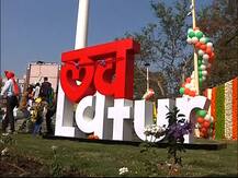 लातूरमध्ये दीडशे फूट उंच झेंड्यांचं  शिक्षणमंत्र्यांच्या हस्ते अनावरण