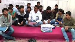 फी माफीसाठी औरंगाबाद विद्यापीठातील विद्यार्थी बसले उपोषणाला
