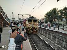 27 वर्षानंतर मध्य रेल्वेची \'राजधानी एक्सप्रेस\' धावली, थाटात स्वागत