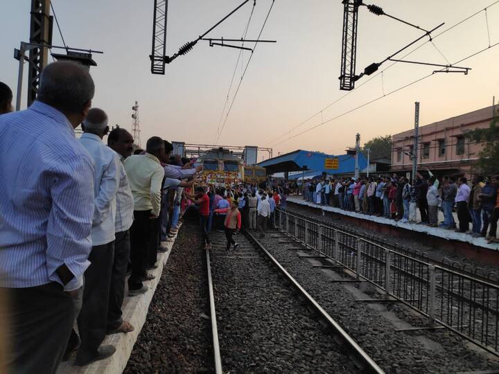 19 तास 30 मिनिटांत दिल्ली गाठणारी ट्रेन कल्याण-नाशिक-जळगाव-भोपाळ-झाशी या मार्गाने जाणार आहे. 