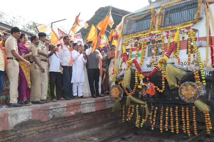 जास्तीत जास्त प्रवाशांना आता दिल्लीचा प्रवास सुकर होणार आहे. एका दिवसात 100 टक्के ट्रेन आरक्षित झाली.