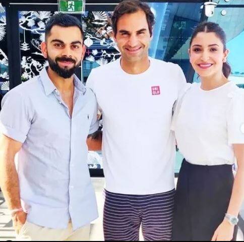 मेलबर्नच्या रॉड लेव्हर एरिनात त्या तीघांची भेट झाली. 