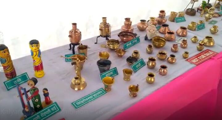 मोबाईल आणि कॉम्प्युटर गेम्समध्ये गढून गेलेल्या आजच्या पिढीला जुन्या खेळांची माहिती या प्रदर्शनातून देण्यात आली आहे. 