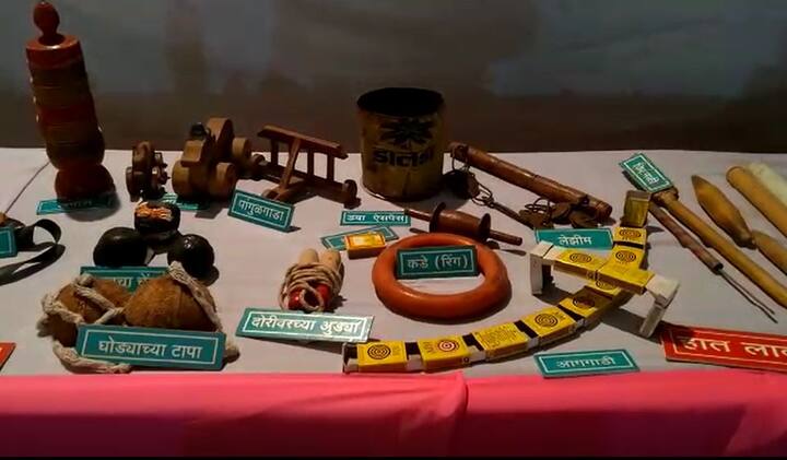 तसेच 80 आणि 90 च्या दशकात असलेली खेळणीसुद्धा या प्रदर्शनात मांडण्यात आली आहेत.
