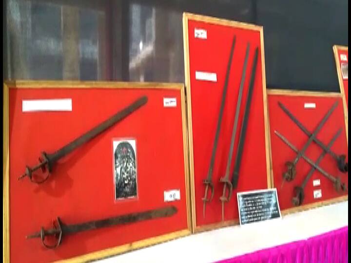 कल्याणमध्ये शिवकालीन शस्त्रांचं प्रदर्शन भरवण्यात आल आहे. कल्याणच्या फडके मैदानात शनिवार आणि रविवार हे दोन दिवस प्रदर्शन भरवण्यात आलं आहे.