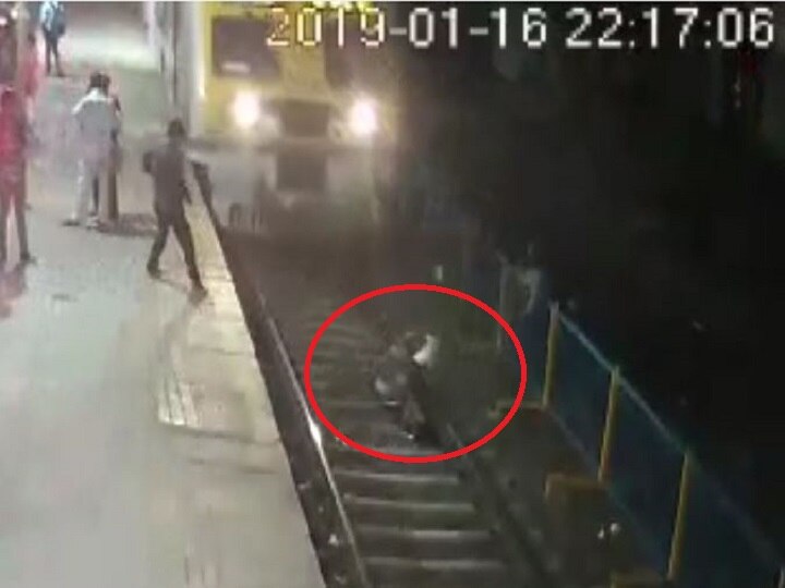 Mumbai : man injured while following mobile thief on local track at Borivali railway station मोबाईल चोराचा पाठलाग करताना हलगर्जी, तरुण लोकलखाली जखमी