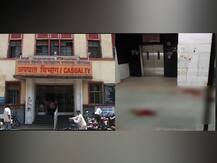 स्ट्रेचर न मिळाल्याने लिफ्टजवळच प्रसुती, जमिनीवर पडल्याने बाळ दगावलं